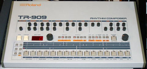    . ROLAND TR-909